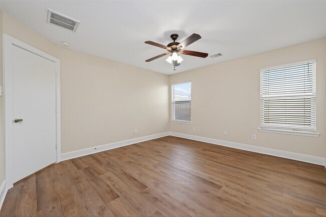 Building Photo - 21090 Alden's Oak
