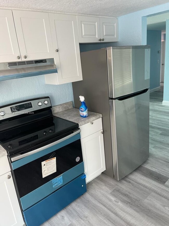 Building Photo - 6812 Doral