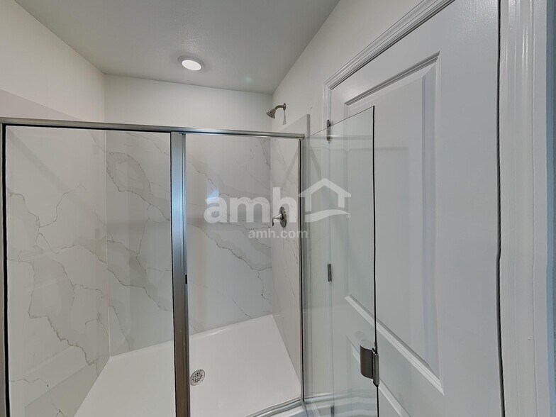 Building Photo - 5969 Sycamore Pl St