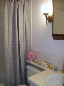 Building Photo - 6171 N Sheridan Rd