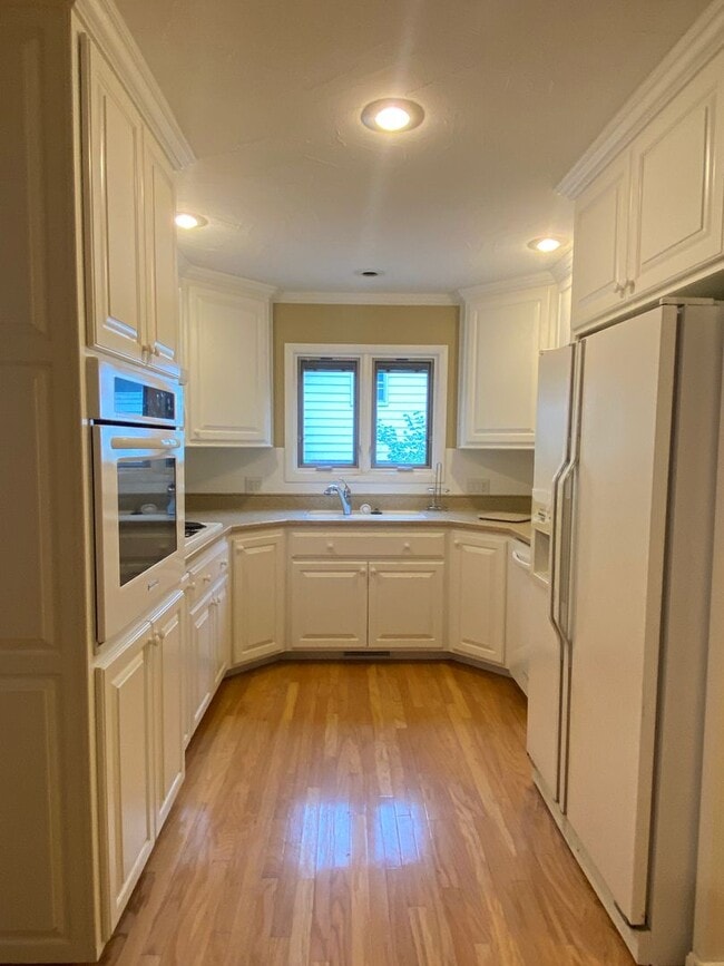 Building Photo - 3 Bed 3 Bath Home