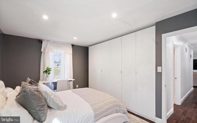 Building Photo - 11611 Vale Rd