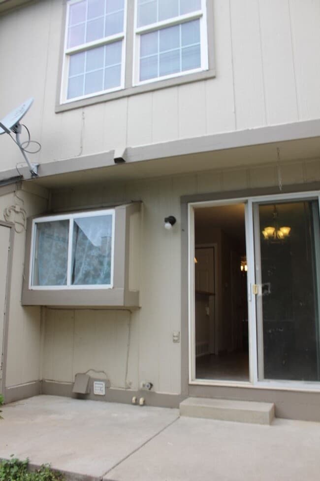 Building Photo - Dakota Station - 2 BR/2BA Condo!