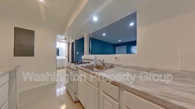 Building Photo - 3101 Southern Ave SE