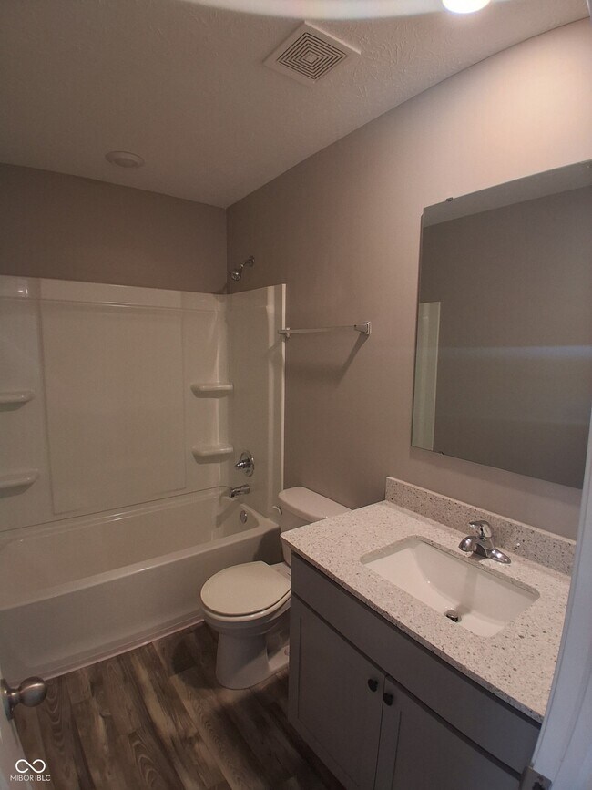 Building Photo - 7062 English Oak Dr