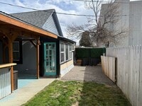 Building Photo - Charming 1 bed, 1 bath home featuring a fenced yard