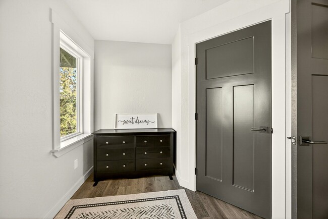 Building Photo - 4711 Red Tail Dr