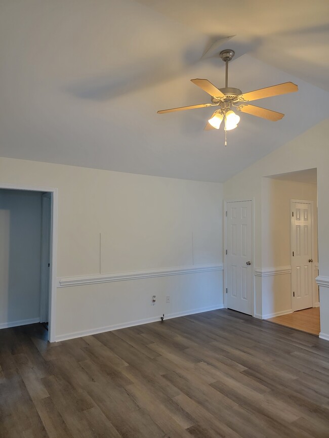 Building Photo - 200 Webfoot Dr