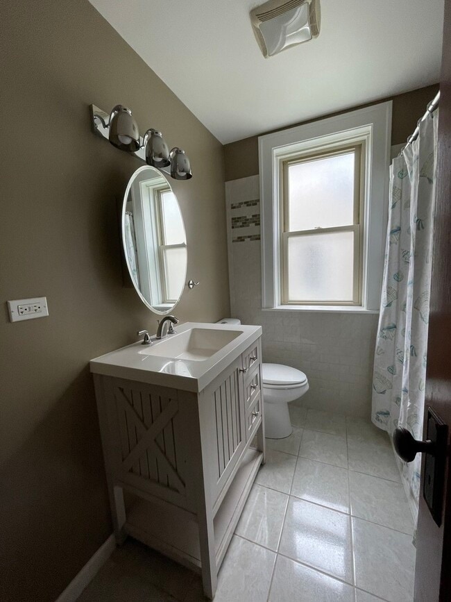 Building Photo - 3227 N Albany Ave