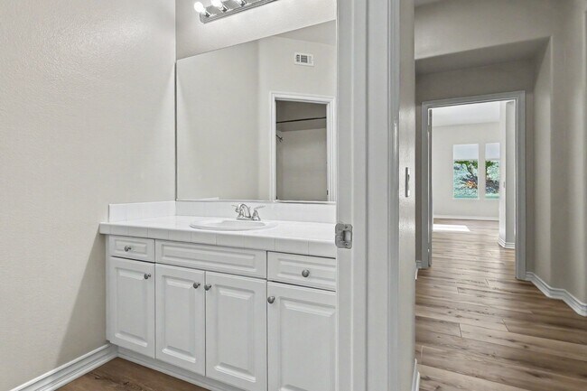 Building Photo - 4614 Via Del Rancho