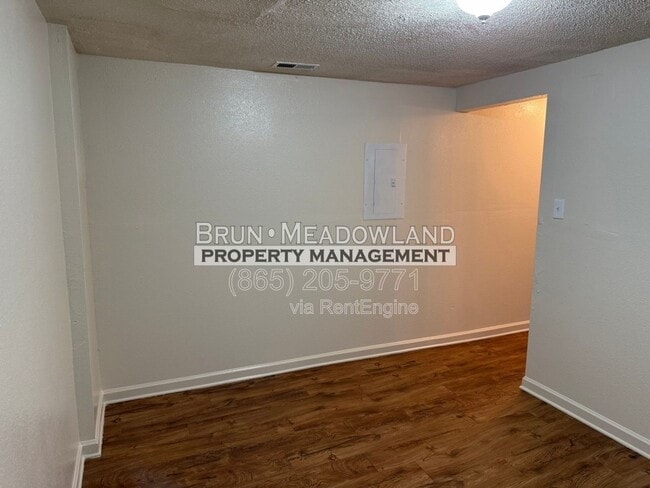 Building Photo - 436 E Red Bud Rd