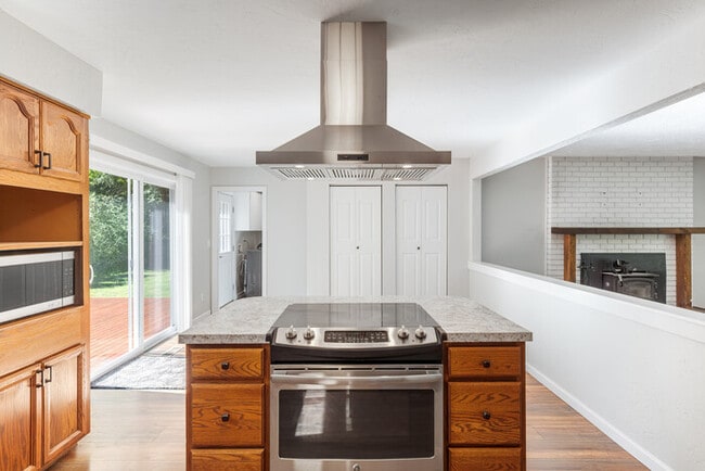 Building Photo - BEAUTIFUL UPDATED RAMBLER WITH LARGE GARGE