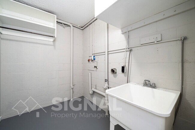 Building Photo - 3037 Apple Valley Ln