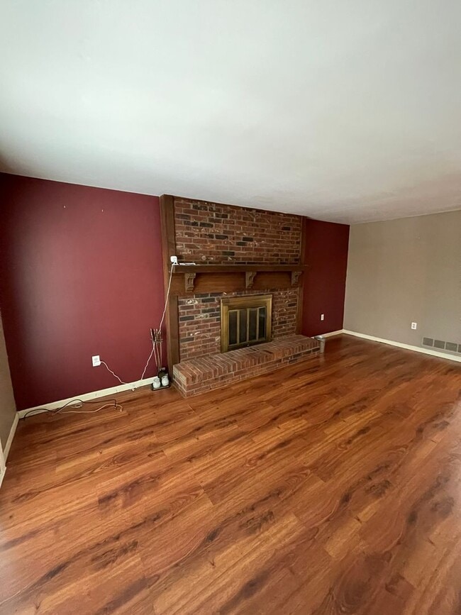 Building Photo - 120 Scottsdale Dr