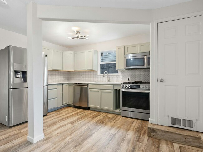 Building Photo - 9524 Watercress Dr