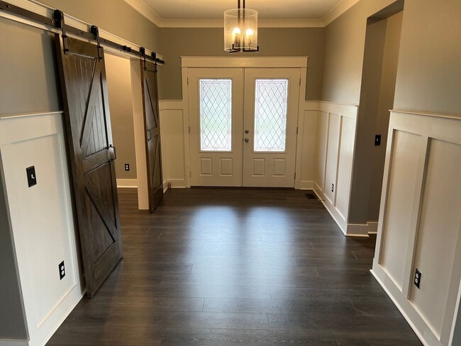 Building Photo - 4 Bedroom Home w/ Office and 3 Car Garage