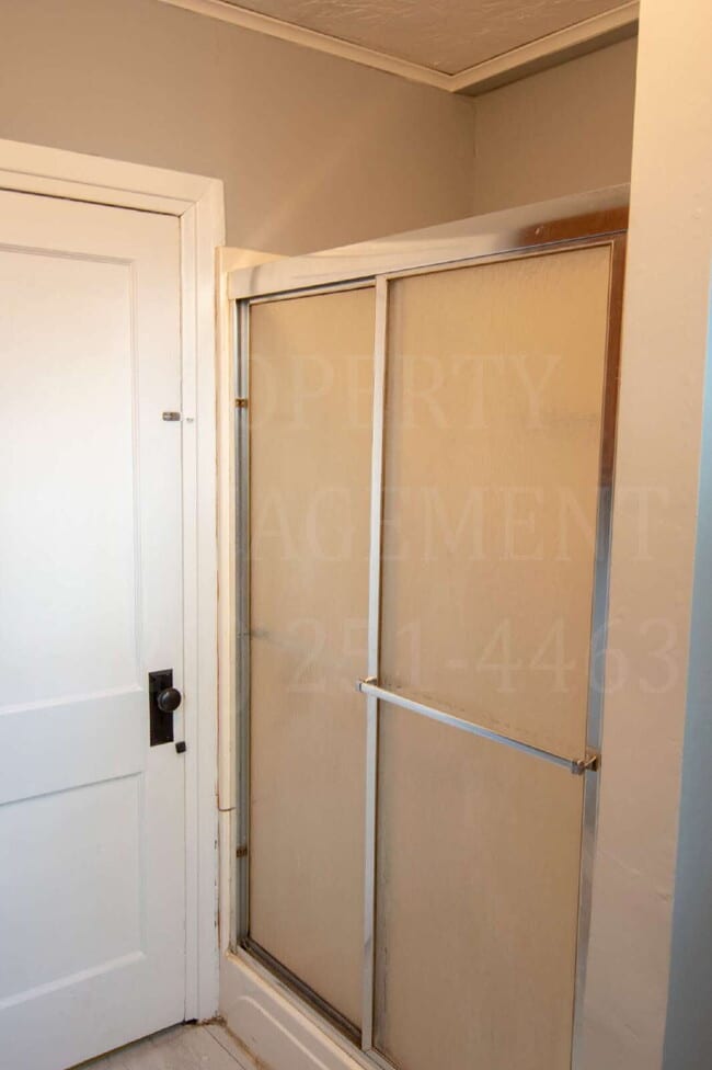 Building Photo - Charming 2-Bedroom Home