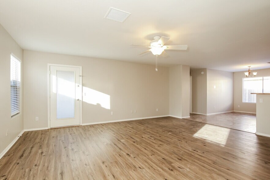 Building Photo - 43680 Bedford Dr