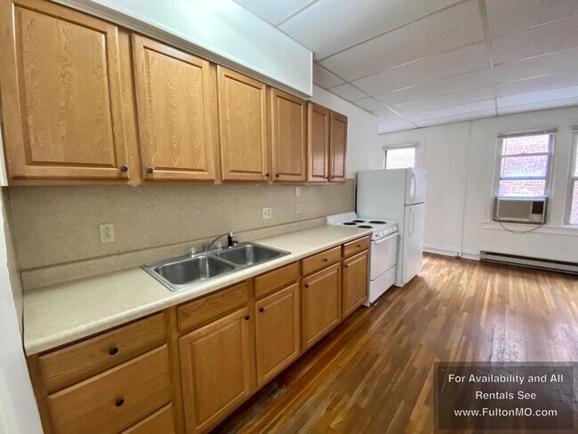 Building Photo - 603 Court Street Apartment 3