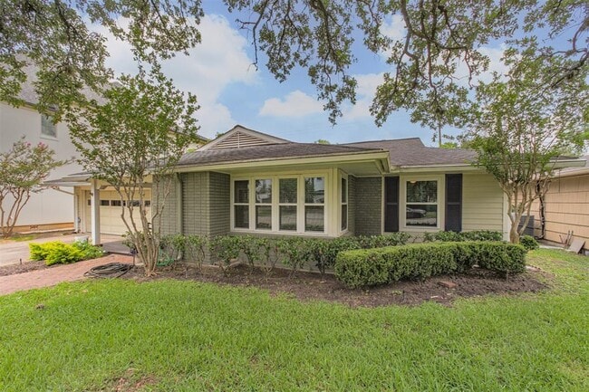 Building Photo - 4924 Mimosa Dr