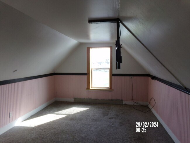 Building Photo - 4bd 1ba Home