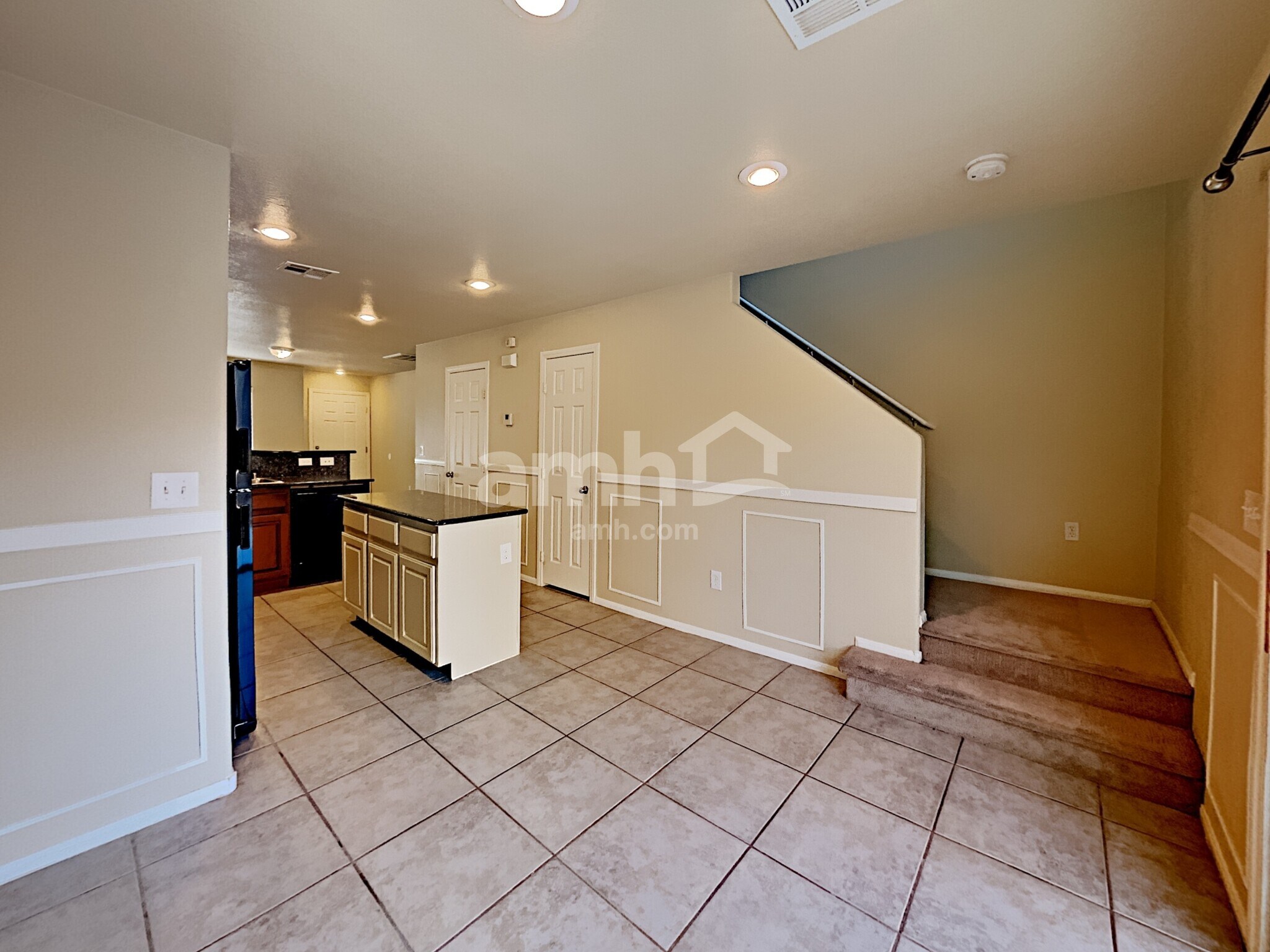 Building Photo - 10819 Hawthorne Berry St