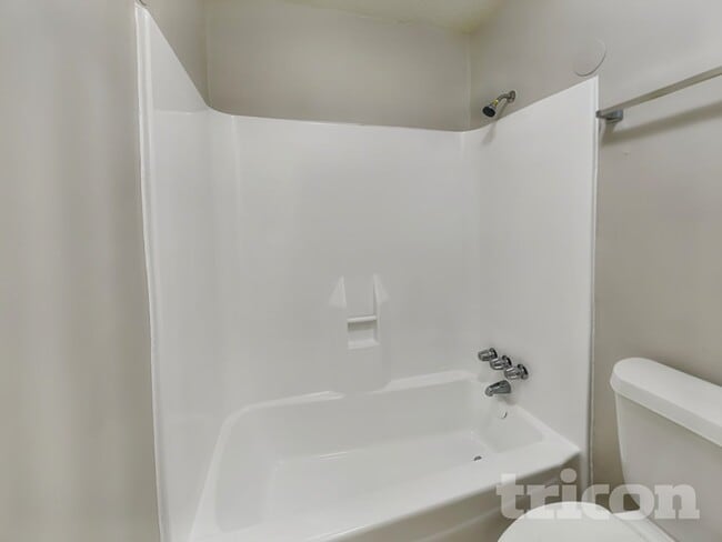 Building Photo - 2014 Briar Ridge Dr