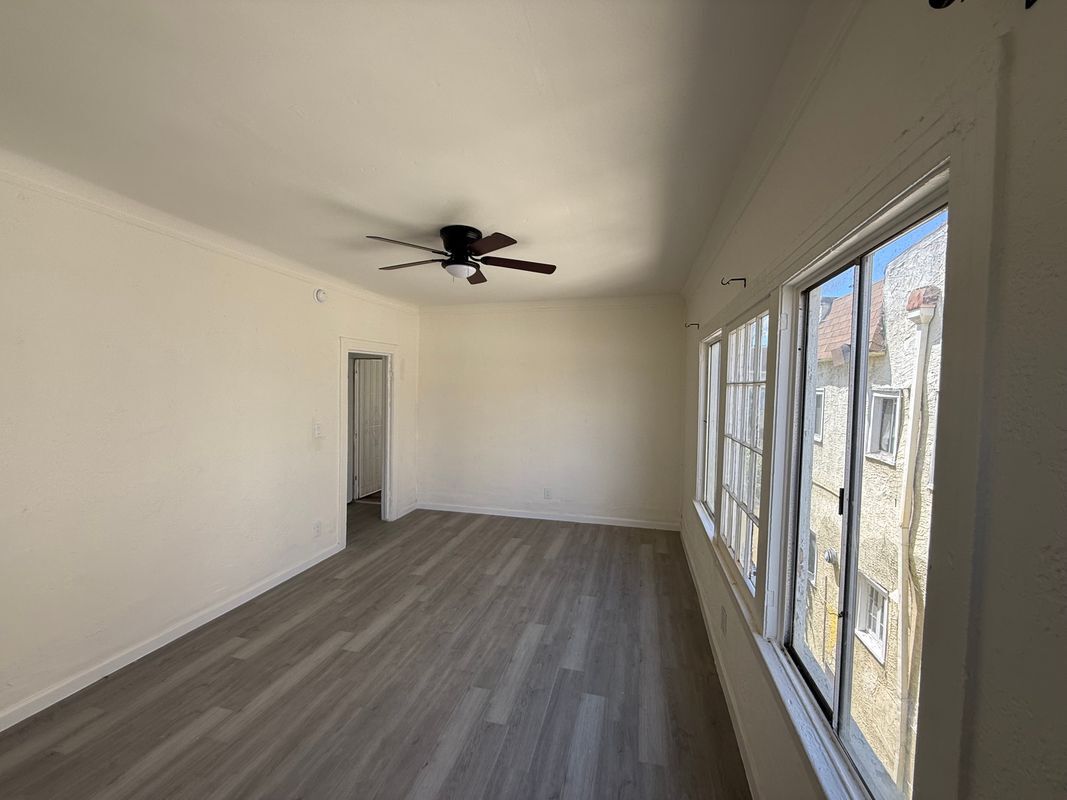 Building Photo - 116 S Mathews St