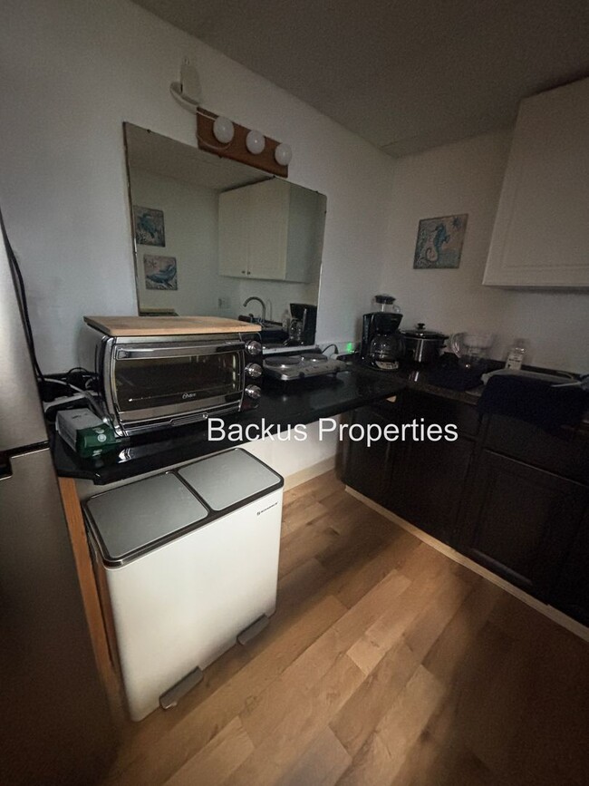 Building Photo - All utilities included in this 1 bedroom u...