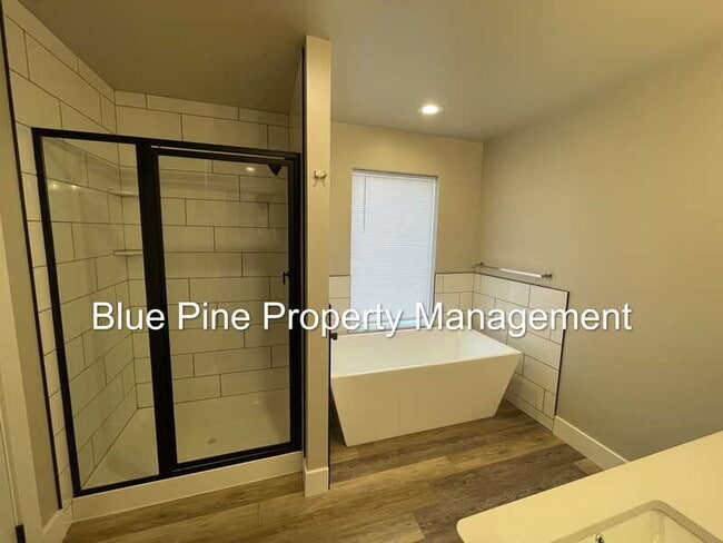 Building Photo - 2925 Sunburst Dr