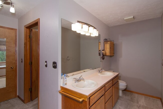 Building Photo - COMING SOON !! 3 bed 2.5 Bath Home on .5 acre lot in corner of Culdesac Mead School District