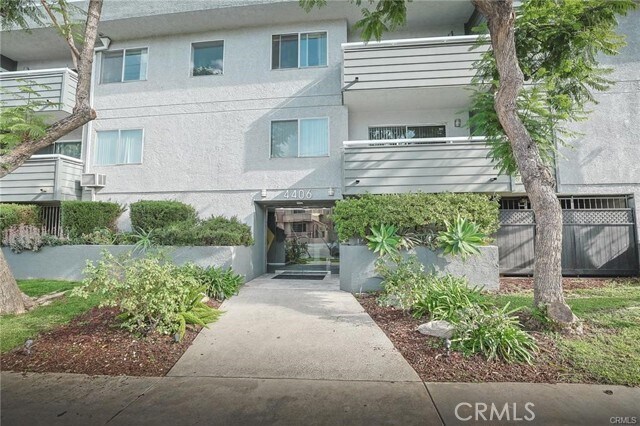 Primary Photo - 4406 Cahuenga Blvd