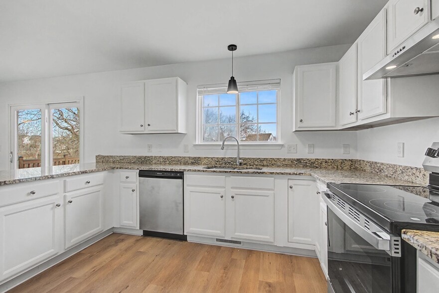 Building Photo - 2932 Burtonwood Dr