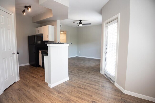 Building Photo - 2320 Gracy Farms Ln
