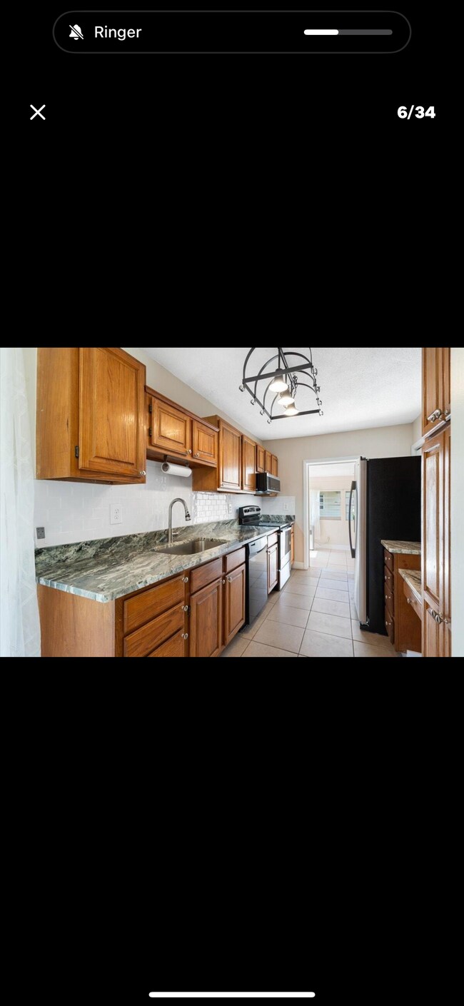 Building Photo - 748 Altura St