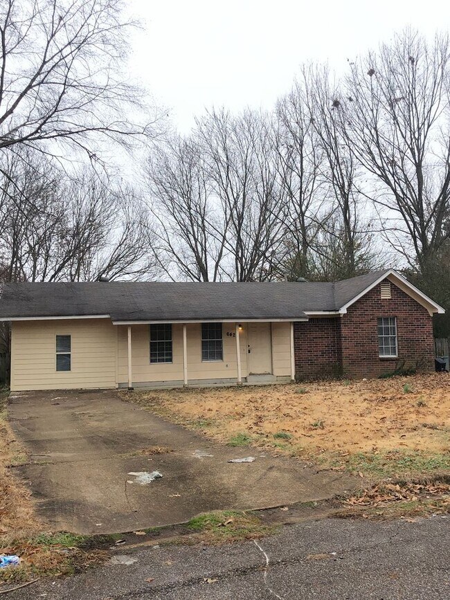 Building Photo - Renovated 4 Bedroom 1.5 Bath Home for Rent!