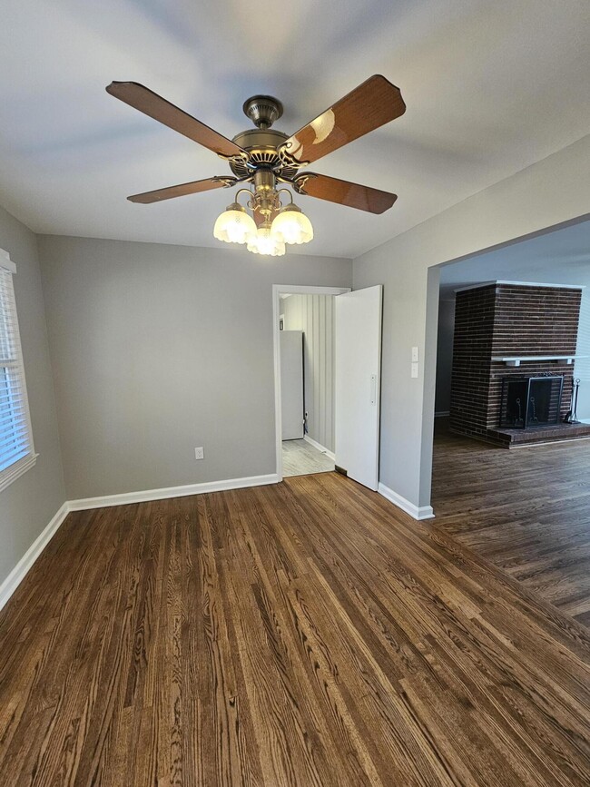 Building Photo - 384 Mimosa Cir