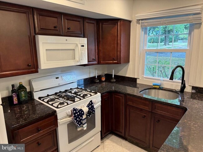 Building Photo - 470 Dresher Rd