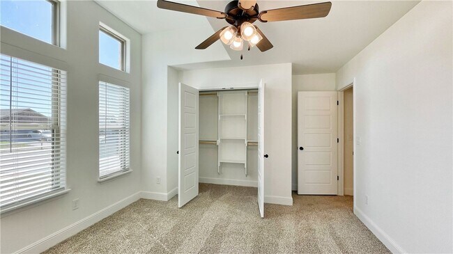 Building Photo - 301 Post Oak Ave
