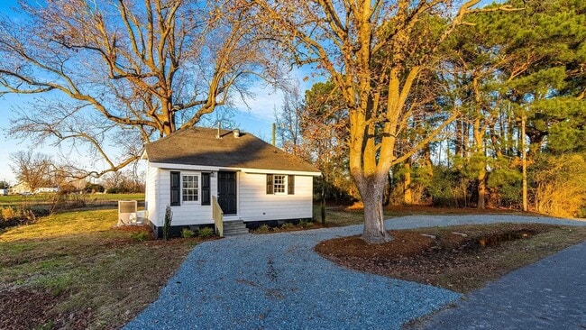 Building Photo - 2-bedroom, 1-bath cottage in the heart of Turkey, NC