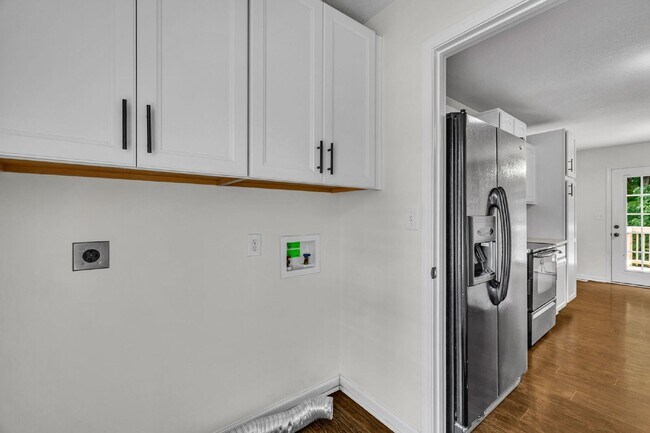 Building Photo - 2701 Hidden Ridge Ct