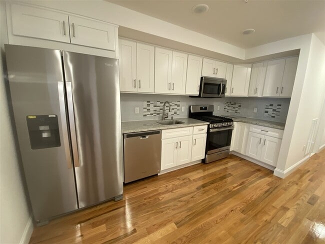 Building Photo - 55 63rd St
