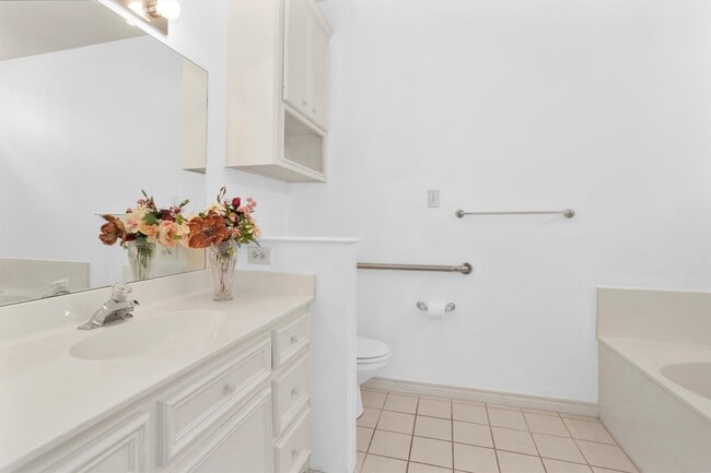 Building Photo - 106 Fairway View Ct