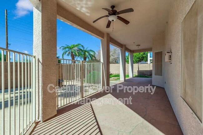 Building Photo - 2524 N Sunrise