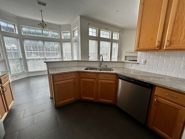 Building Photo - Spacious Home in BISD