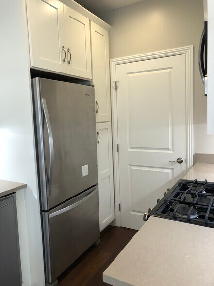 Building Photo - 12620 Palms Blvd
