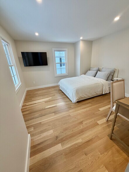 Building Photo - 314 Springfield St