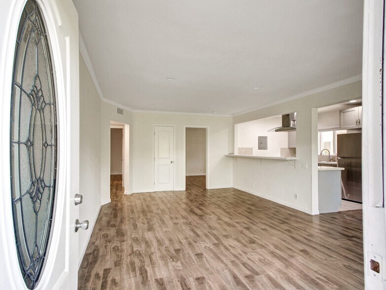 Building Photo - 1040 N Sierra Bonita Ave
