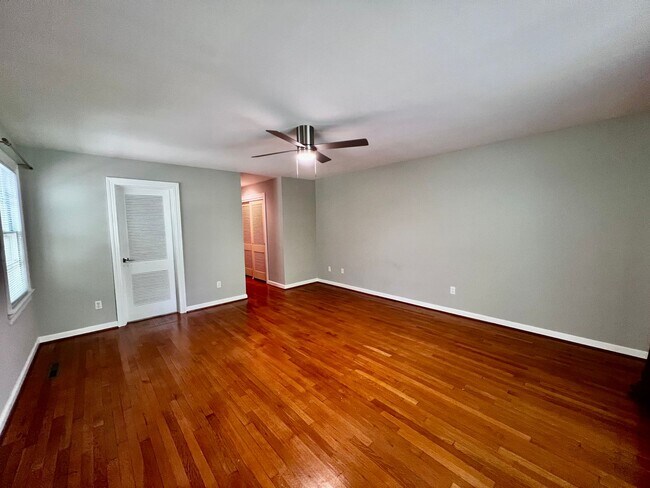 Building Photo - STUNNING home with fully finished BASEMENT!!!