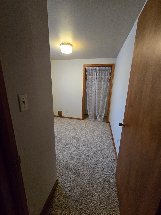 Building Photo - 210 Hendricks St